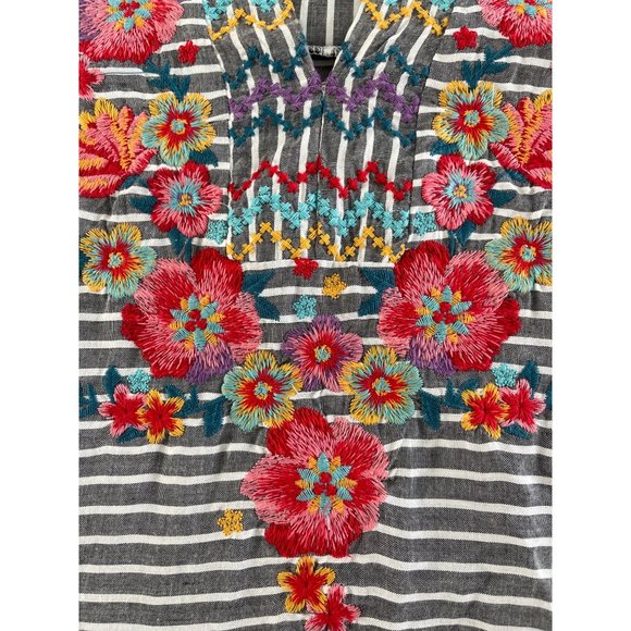 Savanna Jane Blooming‎ Promises Embroidered Top Floral Boho Gray White Small - Picture 5 of 10